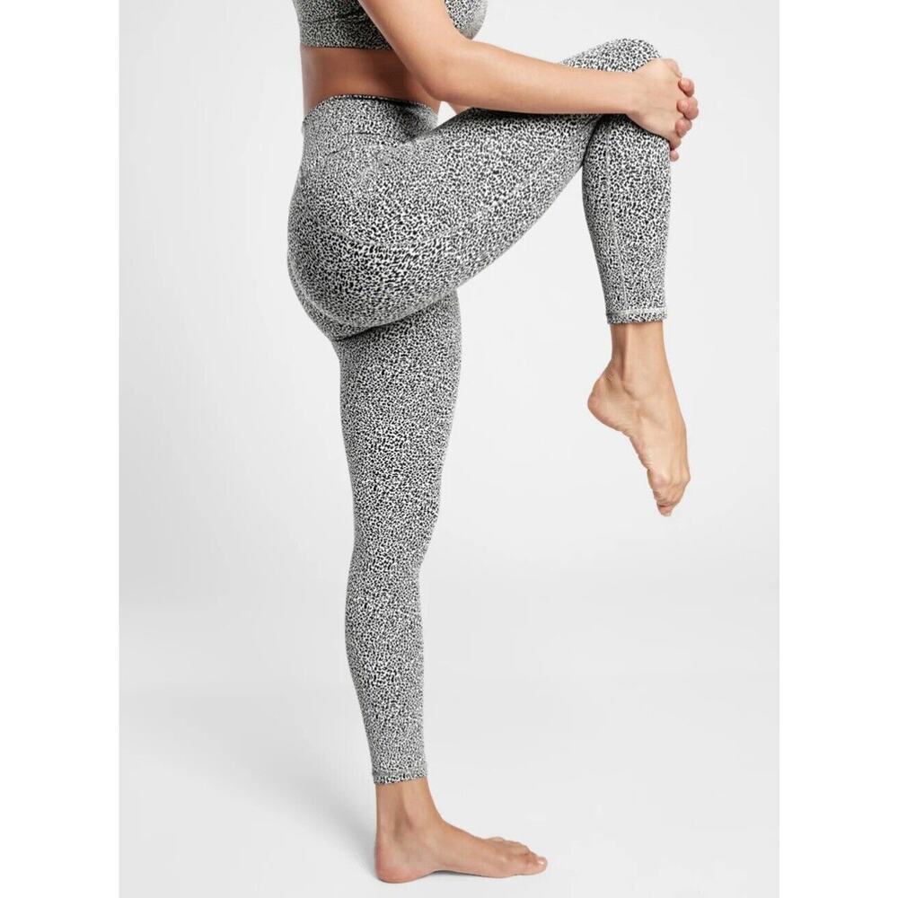 Athleta Salutation Stash Pocket II 7/8 Tight Pants Size MED‎